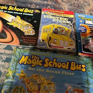 Magic School Bus Children’s Books Bundle 4 Paperbacks as pictured like new